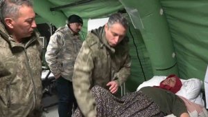 Kahramanmaraş'ta kurulan sahra hastanesi yaralıların tedavisini sürdürüyor