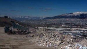 Kahramanmaraş'ta taşınan enkazlar şehrin manzarası ile birleşti