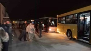 Kahramanmaraş'taki 107 depremzede Türk Silahlı Kuvvetleri'ne ait uçakla İstanbul'a getirildi