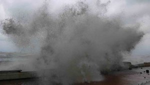 Karadeniz'de dev dalgalar