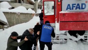 Karda mahsur kalan hasta AFAD ekiplerince kurtarıldı
