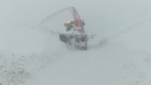 Kardan kapanan Şemdinli-Derecik yolu ulaşıma açıldı