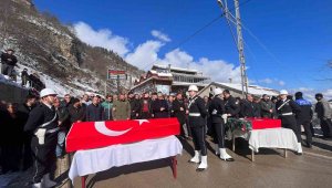 Kardeşi, yengesi ve yeğenini enkaz altından çıkartan uzman çavuş Esat Alkurt yaşadığı çaresizliği gözyaşları ile anlattı