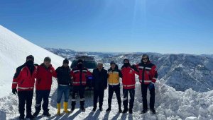 Karın geçit vermediği mezrada mahsur kalan depremzedeler
