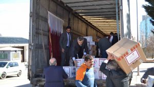 Katar Büyükelçiliği çalışanları deprem bölgesindeki yardımlarına devam ediyor