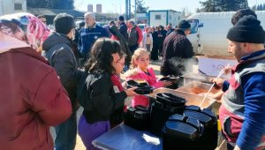 Keçiören Belediyesinden mobil mutfakla aşevi hizmeti