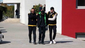 Kendini hırsızlıkla suçlayan arkadaşını öldürdü