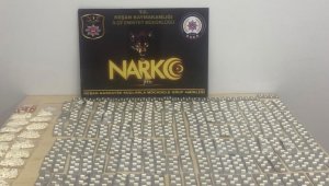 Keşan Otogarı'nda çok sayıda sentetik ecza ile yakalandılar