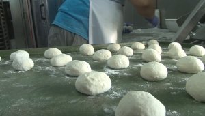 Kocaeli Büyükşehir Belediyesi Hatay'da günlük 15 bin ekmek üretiyor
