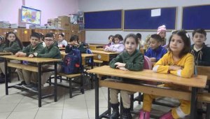 Kocaeli'de depremzede öğrenciler ders başı yaptı