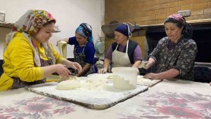 Köylü kadınlar depremzedeler için seferber oldu