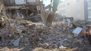 Kurtarılan fedakâr annenin ilk sözü, "Önce çocuklarımı çıkarın ben sonra çıkarım"