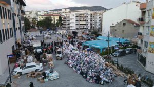 Kuşadası Belediyesi'nden afet bölgesine yardım koridoru