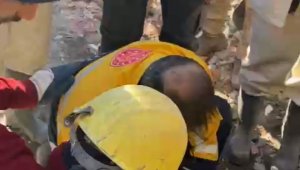 Madenciler enkaz altındaki çifti 82'nci saatte kurtardı