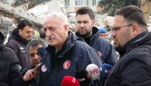 Malatya'da enkaz kaldırma çalışmaları sürüyor