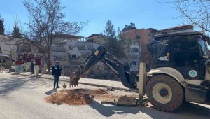 Manisa Büyükşehir Belediyesi yaraların sarılması için kolları sıvadı