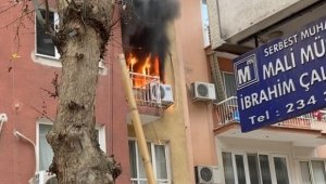 Manisa'da ev alev alev yandı: 4 yaralı