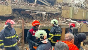 Mardin Büyükşehir Belediyesi ekipleri 2 kişiyi enkaz altından çıkardı