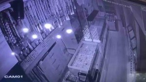 Mardin'de deprem anı güvenlik kameralarına böyle yansıdı