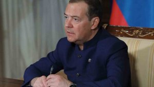 Medvedev: "Ülkemize yönelik tehditleri, Polonya sınırına kadar olsa bile mümkün olduğunca geri itmeliyiz"