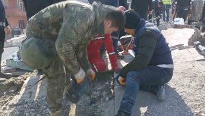 Mehmetçik, AFAD koordinesinde arama kurtarma çalışmalarına devam ediyor