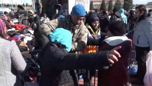 Mehmetçik, Kahramanmaraş'ta gıda ve yiyecek yardımına devam ediyor