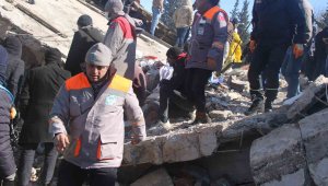 Melikgazi Belediyesi ekipleri enkazdan 15 can kurtardı