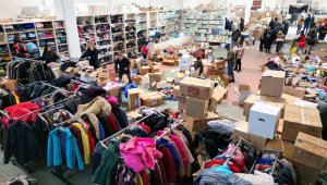 Menemen'de afetzedelere ihtiyaçlarına göre yardım