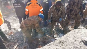 Mersin İl Jandarma Komutanlığı ekipleri yardım için deprem bölgesinde