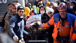 Mersin itfaiyesi 202'nci saatte Emine Akgül'ü kurtardı