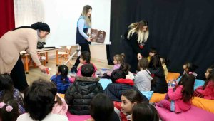 Mersin'de depremzede çocuklara psikolojik destek