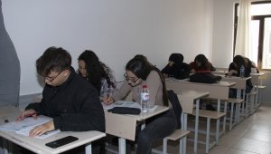 Mersin'de depremzede öğrenciler kurs merkezlerinde sınava hazırlanıyor