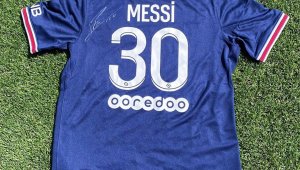 Messi'nin formasından elde edilen gelir depremzedelere bağışlanacak