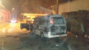 Minibüs küle döndü