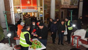 Miraç Kandili'nde Bozüyük Belediyesi'nden şeker ikramı