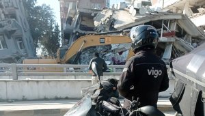 Moto kuryeler depremzedeler için gönüllü olarak hizmet veriyor