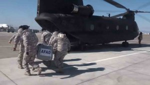 MSB: "CH-47 helikopterleri ile depremden etkilenen vatandaşlarımıza yardım malzemelerini ulaştırmaya devam ediyoruz"