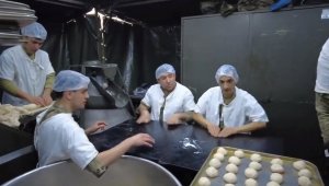 MSB: "Hatay'daki seyyar sahra fırınımız ile bölgedeki vatandaşlarımız için ekmek üretmeye aralıksız devam ediyoruz"