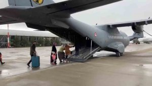 MSB: "Hava Kuvvetlerimize ait uçakla depremzede vatandaşlarımızın Ankara'ya tahliyesi gerçekleştirildi"