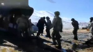 MSB: "Kara Kuvvetlerimize ait helikopterlerle Adıyaman'ın köylerine yardım malzemelerini ulaştırmayı sürdürüyoruz"