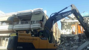 Nazilli Belediyesi deprem bölgesinde yaraları sarıyor