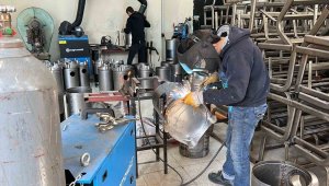 Nazilli'de meslek lisesiler depremzedeler için ünlü Bozdoğan sobası üretiyor