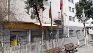 Nusaybin'de depremden dolayı PTT binası kapatıldı