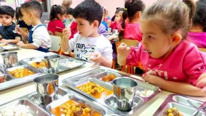 Okul öncesi öğrencilere 5 gün ücretsiz yemek uygulaması başladı