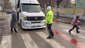 Okullar açıldı, okul servisleri sıkı denetimde
