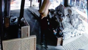 Ordu'da depremzedelere teslim edilecek olan yün yorganlar çalındı