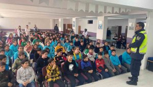 Ortaokul öğrencilerine trafik kuralları eğitimi verildi