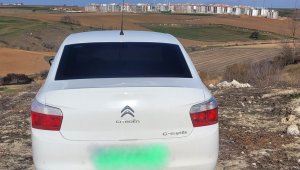 Otomobilde silah ele geçirildi: 2 gözaltı