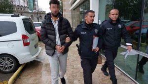 Otomobilin içinde kazayla eniştesini vurdu