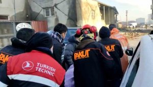 PAKUT enkazdan 3 kişiyi sağ olarak kurtardı